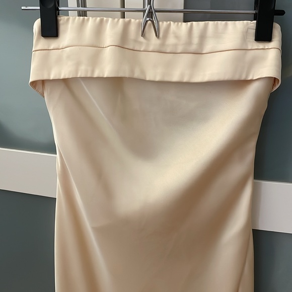 Yellow satin strapless prom dress - Picture 3 of 7